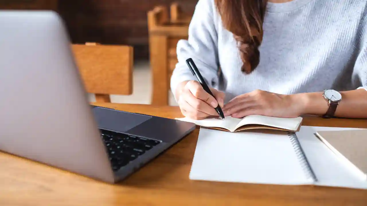 student making final edits to ucas personal statement